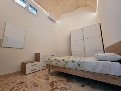 a bedroom with a bed and a dresser at Astrum - Casa Vacanze a Mesagne in Mesagne