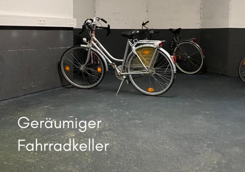 two bikes are parked next to a wall at Gasthaus zum Rössel Lichtenau in Scherzheim