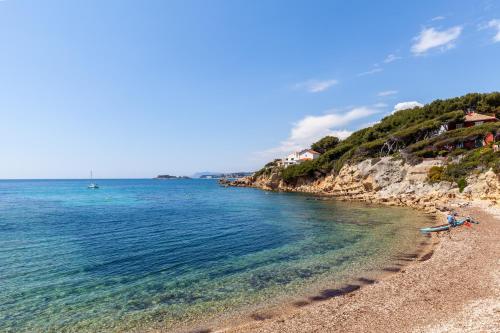 a view of a beach on a sunny day at Appartement Lumineux refait à Neuf in Sanary-sur-Mer