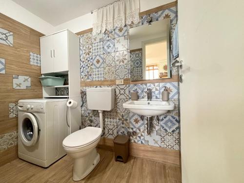 a bathroom with a toilet and a sink at Villa Artemis in Graniti