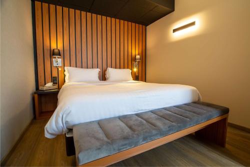 Postel nebo postele na pokoji v ubytování Best Western Côte des Sables Plouescat