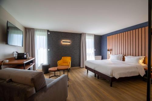 Postel nebo postele na pokoji v ubytování Best Western Côte des Sables Plouescat