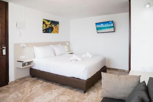 a hotel room with a bed and a couch at Argo Rooms-Papadakis in Kissamos