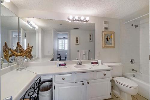 Ένα μπάνιο στο Emerald Oasis, Emerald Oasis- Gulf Front, Great for Families and Close to Destin Harbor!