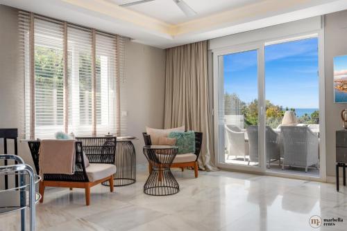 Villa Vista Royale Ref #100