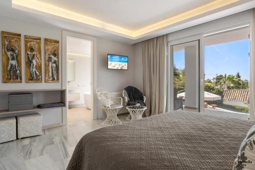 Villa Vista Royale Ref #100