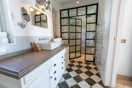 a bathroom with a sink and a mirror at Finca Hotel Rural Es Turó in Ses Salines