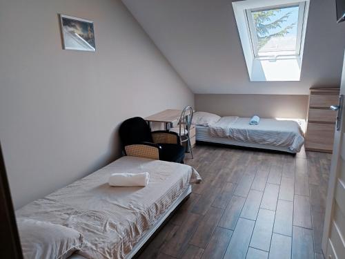 a room with two beds and a window at Fundacja Apartamenty Czterolistna Koniczyna in Przemyśl
