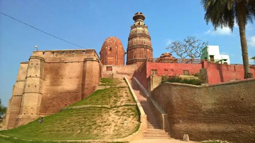 a castle with stairs leading up to it with a tower at Hotel Tulsi Grand inn in Vrindāvan