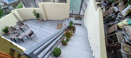 an overhead view of a patio with chairs and flowers at Summer Hill Home Stay in Jari