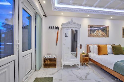 a bedroom with a bed and a window at Luxury Studio in Wembley in Wembley