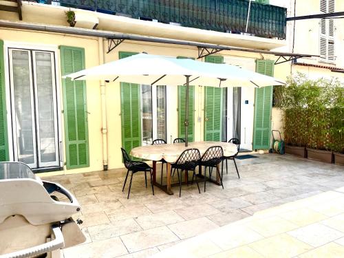 Μπαλκόνι ή βεράντα στο Appartement terrasse vue lac