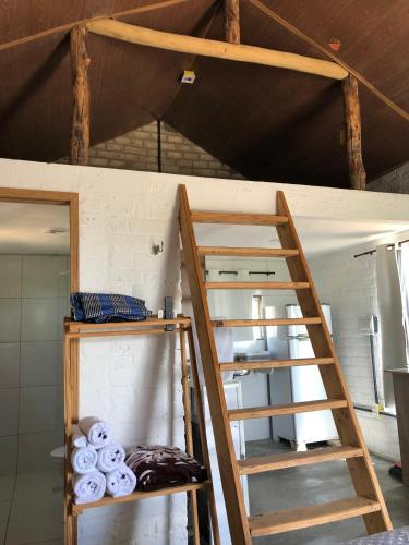 Palanda nebo palandy na pokoji v ubytování Paradise Camp