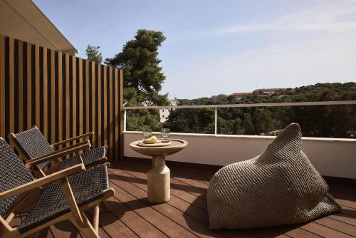 Cama Luxury Suites Kavouri