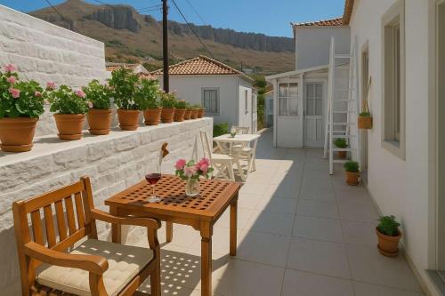 A Sea-licious Vacation - Chic & Style in Hydra