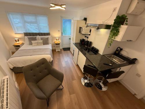 a bedroom with a bed and a desk and a chair at Newly Renovated Guesthouse with Free Parking in Reading