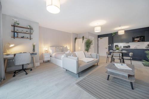 Ein Bett oder Betten in einem Zimmer der Unterkunft Silver Birches by MCF