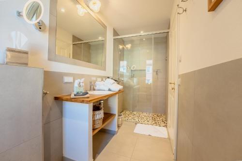 Bilik mandi di SCHLOSSBERG RESIDENCES - Betthupferl Luxury City-Apartments Aschaffenburg