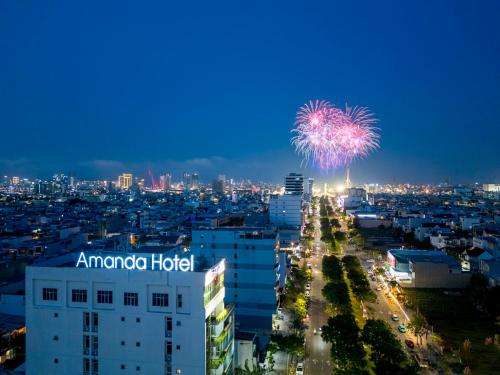 Pemandangan umum bagi Da Nang atau pemandangan bandar yang diambil dari hotel