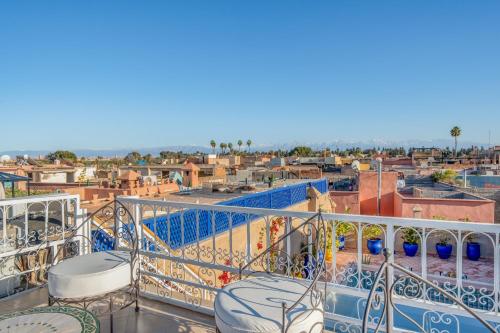 マラケシュにあるRIAD AWINATI Location Privatisée ,piscine chauffée , beau Rooftopのギャラリーの写真