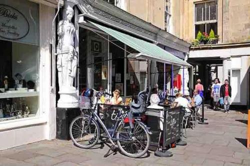 Επισκέπτες που μένουν στο 2 Double bedroom flat in the heart of cheltenham