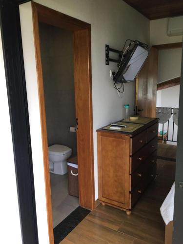 a bathroom with a sink and a toilet at Rancho Beira De Represa in Ribeirão Claro