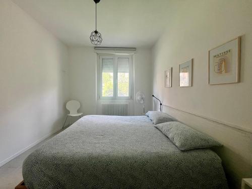 a bedroom with a bed and a window at Casa Teresa in Riva del Garda