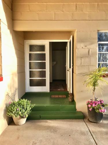 Η πρόσοψη ή η είσοδος του Rhonda's Oranjemund Accommodation
