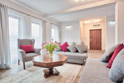 Family Apartment by Tyzenhauz