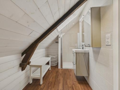 an attic bathroom with a sink and a toilet at Le port et les plages à pied pour 6 personnes in Piriac-sur-Mer