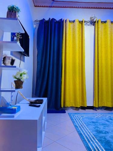 Μια τηλεόραση ή/και κέντρο ψυχαγωγίας στο Kararan homes