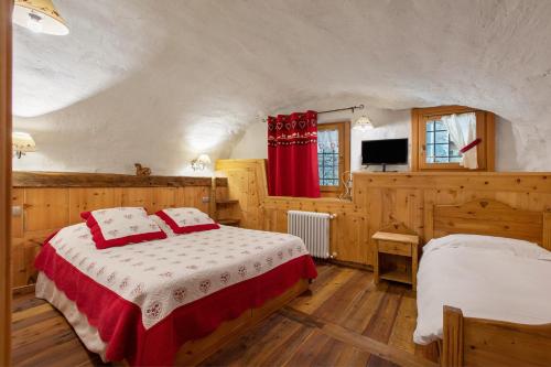 a bedroom with a bed and a tv in it at Maison Peroulaz Charvensod in Charvensod
