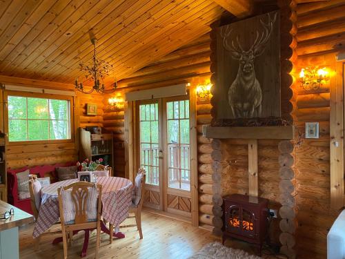 Χώρος καθιστικού στο Luxury Fishing Lodge - FatRascals Retreat