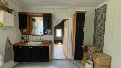 a bathroom with a sink and a mirror at Unikt skipperhus med høner i hagen in Hvaler