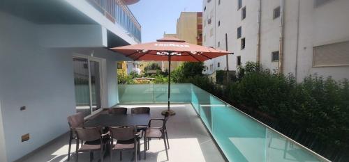 Bazén v ubytování Hotel Miami Beach nebo v jeho okolí