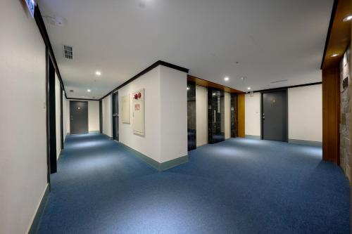 an empty hallway of an office building with blue carpet at 華麗大飯店Ferrary Hotel in Taipei