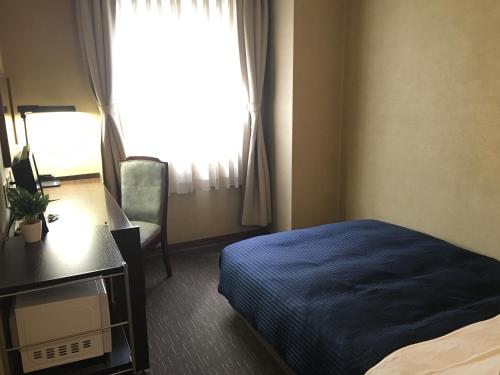 Кровать или кровати в номере HOTEL LiVEMAX BUDGET Chofu-Ekimae