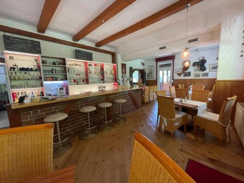 Ο χώρος του lounge ή του μπαρ στο Gasthaus Bellevue