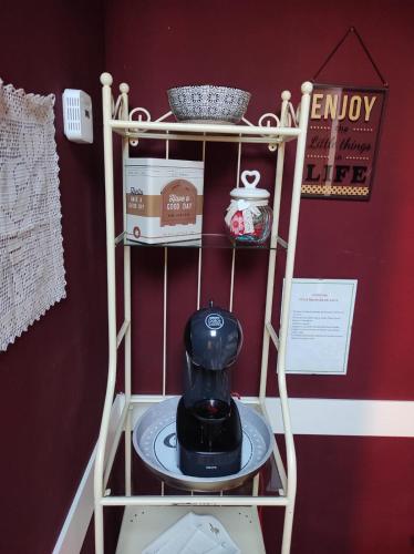 a tea pot on a shelf in a room at B&B IL Giardino del Borgo in Veiano