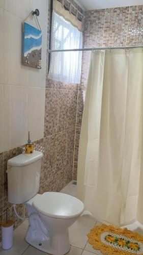 Bilik mandi di Quarto Seu Aconchego