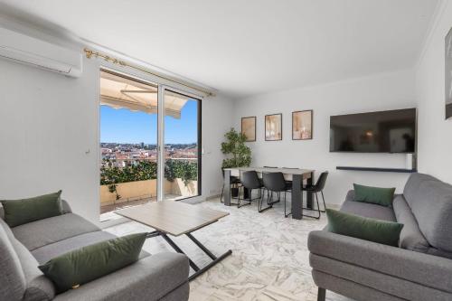 REF 1996 Cannes Croisette - Sea view apartment for rent