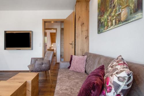 a living room with a couch and a tv at Obst- und Ferienhof Lehle in Immenstaad am Bodensee