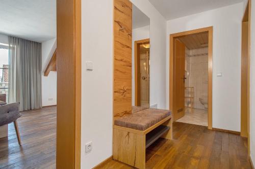 a bathroom with a bench in the middle of a room at Obst- und Ferienhof Lehle in Immenstaad am Bodensee
