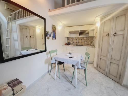 O bucătărie sau chicinetă la Coquette studio au village