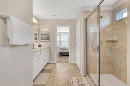 Luxurious 5BR w Pool, Spa, Game Room & BBQ Grill photo 25