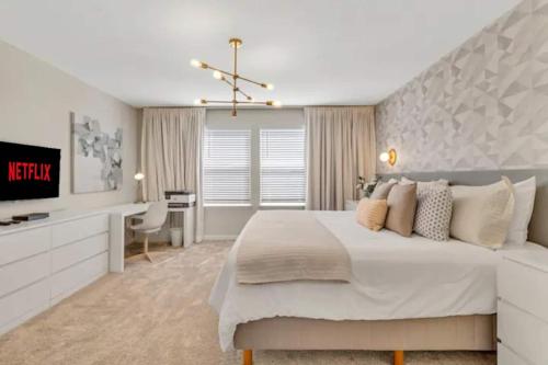 Luxurious 5BR w Pool, Spa, Game Room & BBQ Grill photo 9