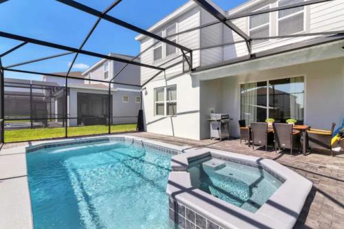 Luxurious 5BR w Pool, Spa, Game Room & BBQ Grill photo 43