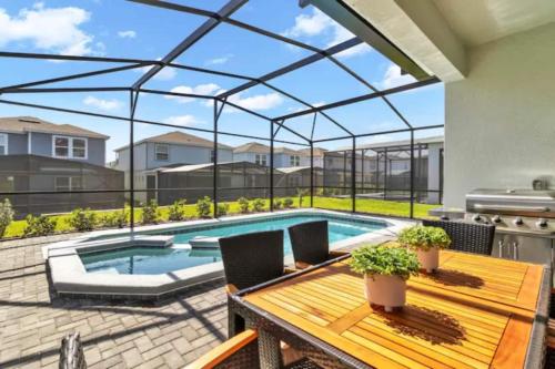 Luxurious 5BR w Pool, Spa, Game Room & BBQ Grill photo 41