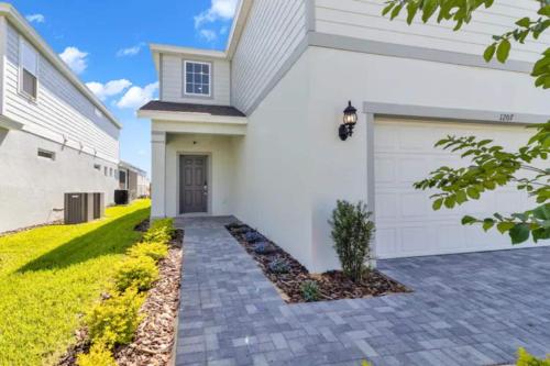 Luxurious 5BR w Pool, Spa, Game Room & BBQ Grill photo 46