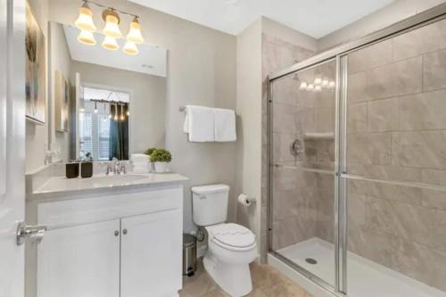 Luxurious 5BR w Pool, Spa, Game Room & BBQ Grill photo 27